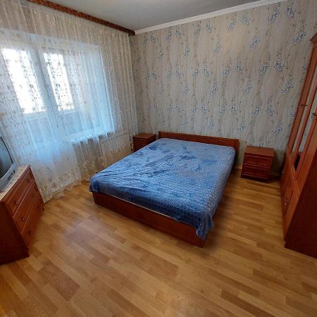 2К Апартаменты Ул.Ревуцкого 19/1 キエフ エクステリア 写真